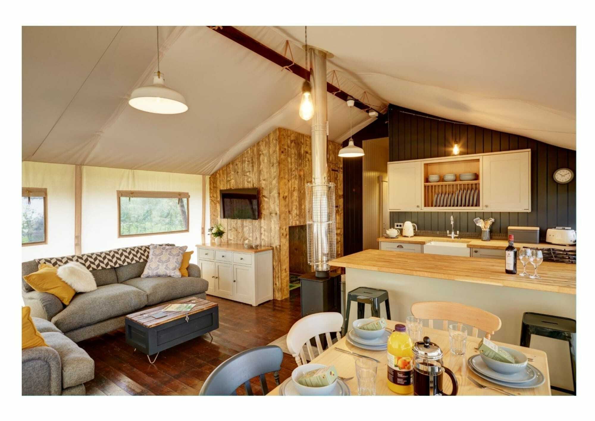 Love2Stay Glamping Resort Shrewsbury Extérieur photo